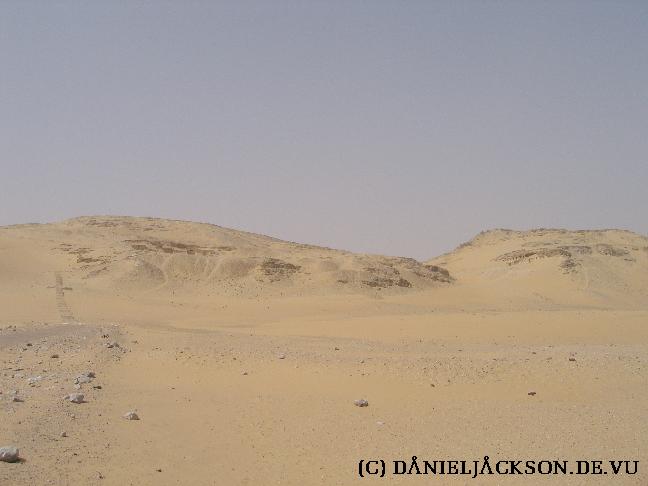 Felsengräber von Meir in der Wüste