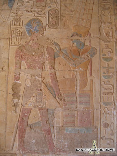 Gott Amun gibt Amenhotep III das Ankh-Zeichen