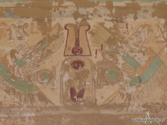 Kartusche des Amenhotep III von zwei Geiern bewacht