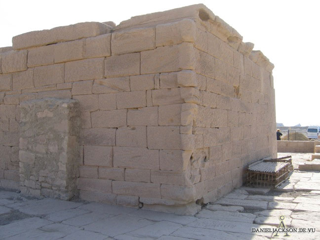 Außenwände der Kapelle im Wadid Hellal bei El-Kab