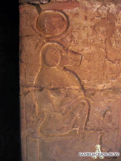 Pavian mit Sonnenscheibe auf dem Kopf, Wadi Hilal