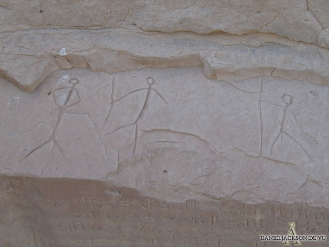 Felszeichnung von Jäger mit Speeren im Wadi Hilal