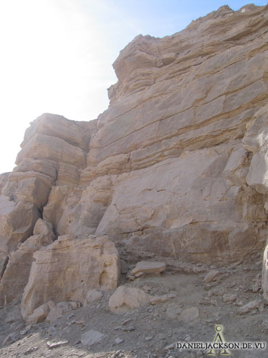 Felswand am Geierfelsen im Wadi Hilal