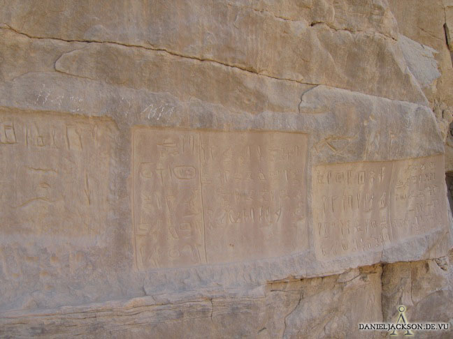 Hieroglyphentexte mit Kartuschen von Teti im El-Kab