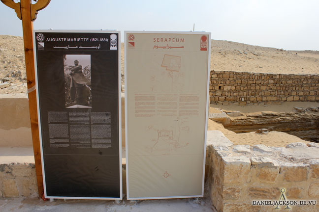 Infotafeln am Serapeum in Sakkara