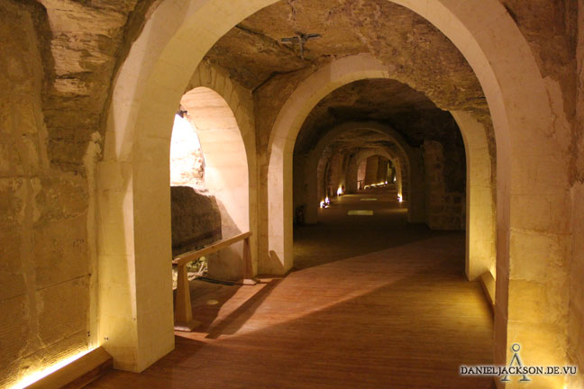 Der große Tunnel im Serapeum von Sakkara