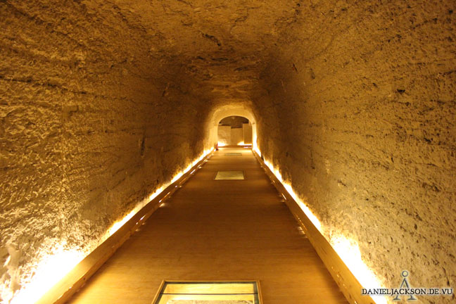 Schmaler Tunnel im Serapeum, Sakkara