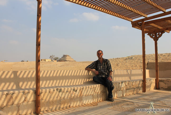 Daniel Jackson am Serapeum in der Wüste von Sakkara