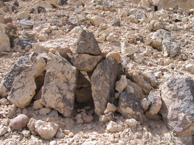Meretseger-Schrein mit pyramidenförmigem Dach