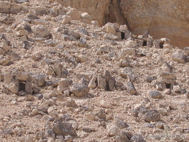 Meretseger-Schreine an der Flanke des Qurn in Theben West